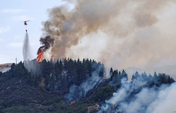 Ισπανία: Νέα πυρκαγιά στο νησί Γκραν Κανάρια - Εκκενώθηκε τουριστική περιοχή