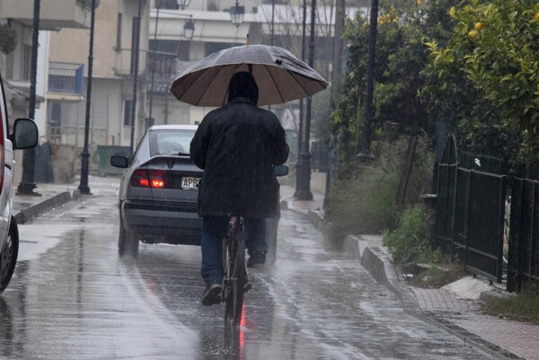 Άστατος καιρός με τοπικές βροχές και σποραδικές καταιγίδες