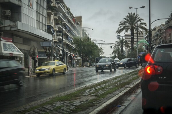 Νεφώσεις, σποραδικές καταιγίδες και χιόνια στα ορεινά