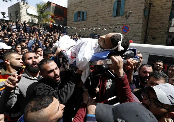 Νεκρός από ισραηλινά πυρά 17χρονος Παλαιστίνιος διασώστης - Θρήνος στη Βηθλέεμ