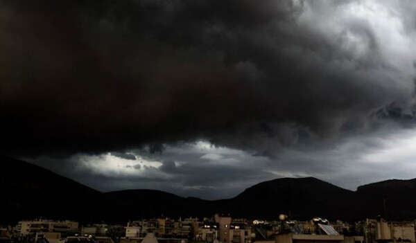 Σφοδρή καταιγίδα στην Αθήνα - Η ΕΜΥ προειδοποιεί