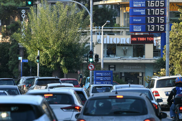 Έκτακτη σύσκεψη στο υπουργείο Ενέργειας για τις τιμές στα καύσιμα