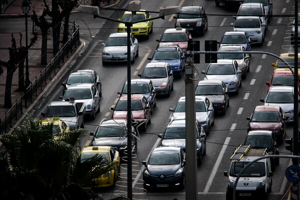 Αυξημένη κίνηση στους δρόμους της Αθήνας
