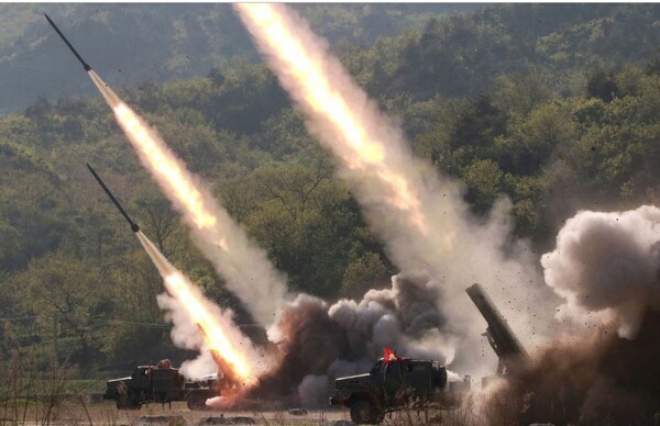 Η Βόρεια Κορέα εκτόξευσε δύο πυραύλους - Ανησυχία για διακοπή των συνομιλιών με ΗΠΑ