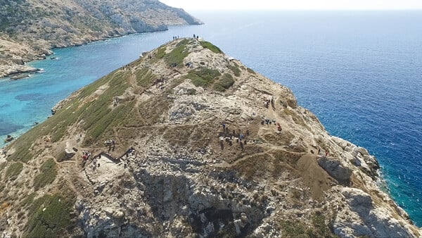 13 καλοκαιρινές εικαστικές εκθέσεις που θα επισκεφθούμε στα νησιά