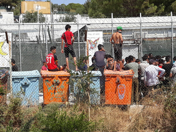Μόρια: Ξεσηκώθηκαν 300 ανήλικοι ασυνόδευτοι αιτούντες άσυλο - Επεισόδια στο κέντρο υποδοχής
