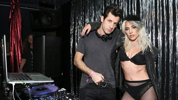 H Lady Gaga εμφανίστηκε με εσώρουχα στο πάρτι μετά τα Γκράμι
