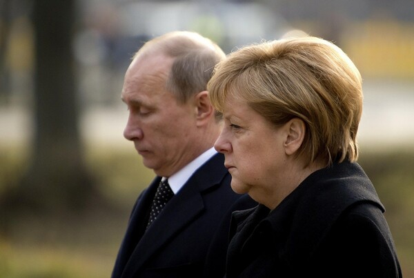 O Πούτιν ζητά παρέμβαση Μέρκελ για την Ουκρανία και οι ΗΠΑ κάνουν λόγο για επικίνδυνη κλιμάκωση