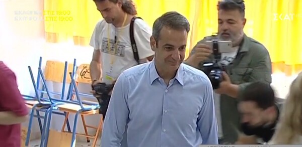 Εκλογές 2019: Μαζί με τον γιο του ψήφισε ο Κυριάκος Μητσοτάκης - «Ο λόγος ανήκει στους πολίτες»