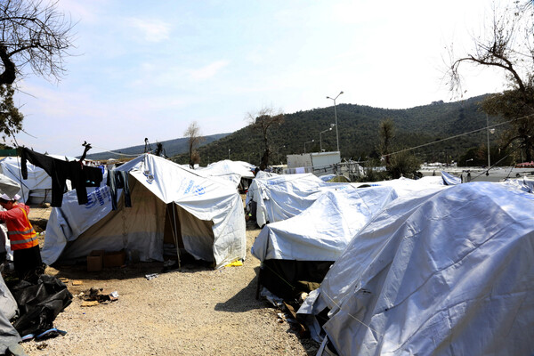 Μόρια: Παραιτήθηκε ο διοικητής του κέντρου υποδοχής προσφύγων και μεταναστών - Τι λέει για την αποχώρηση του