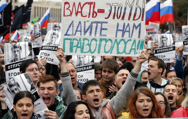 Μόσχα: Μεγάλη διαδήλωση με αίτημα ελεύθερες εκλογές - Δεκάδες συλλήψεις