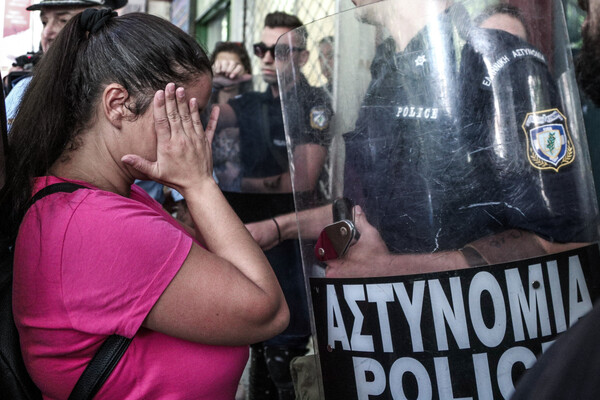 Ένταση σε συγκέντρωση του ΠΑΜΕ ενάντια σε πλειστηριασμό - Παρέμβαση Γεωργιάδη για το ακίνητο