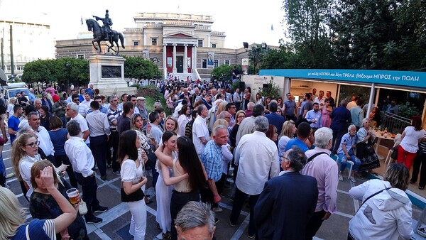 Μπακογιάννης: Ξέφρενοι πανηγυρισμοί για το νέο δήμαρχο Αθήνας - Δήλωσε πως θα υπηρετήσει τους Αθηναίους