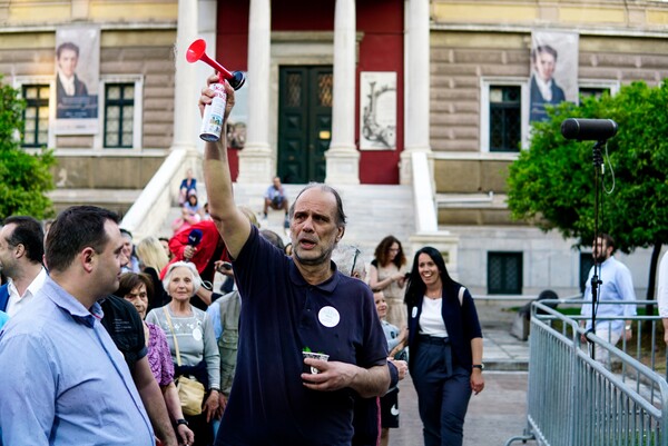 Μπακογιάννης: Ξέφρενοι πανηγυρισμοί για το νέο δήμαρχο Αθήνας - Δήλωσε πως θα υπηρετήσει τους Αθηναίους