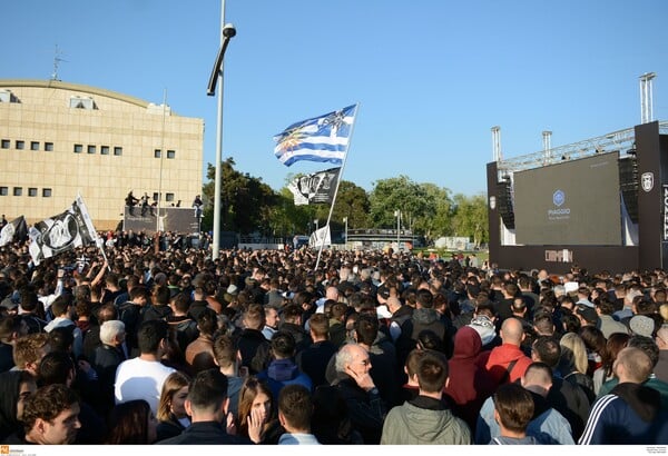 Ο ΠΑΟΚ πρωταθλητής: Παραλήρημα και γιορτή σε όλη τη Θεσσαλονίκη - Δείτε φωτογραφίες από τη φιέστα που μόλις ξεκίνησε