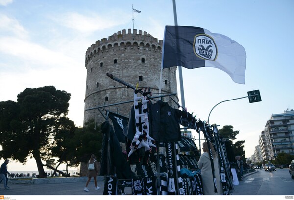 Ο ΠΑΟΚ πρωταθλητής: Παραλήρημα και γιορτή σε όλη τη Θεσσαλονίκη - Δείτε φωτογραφίες από τη φιέστα που μόλις ξεκίνησε