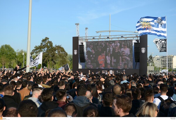 Ο ΠΑΟΚ πρωταθλητής: Παραλήρημα και γιορτή σε όλη τη Θεσσαλονίκη - Δείτε φωτογραφίες από τη φιέστα που μόλις ξεκίνησε