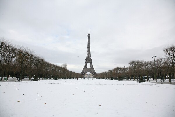 To Παρίσι στα λευκά - Υπέροχο χιονισμένο τοπίο