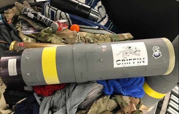 ΗΠΑ: Εκτοξευτήρας πυραύλου βρέθηκε σε βαλίτσα επιβάτη πτήσης