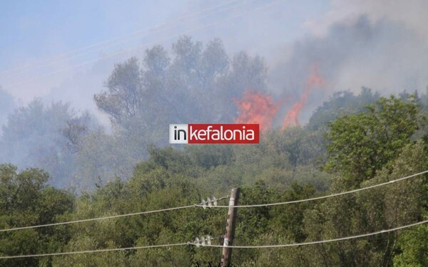 Μεγάλη φωτιά στην Κεφαλονιά - Ισχυροί άνεμοι στην περιοχή