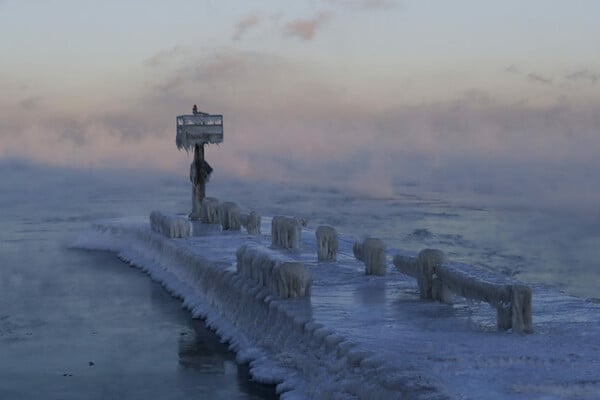 To Polar Vortex μπορεί να σε παγώσει σε δέκα λεπτά - Πολικό τοπίο στο Σικάγο και χιόνια στη Νέα Υόρκη