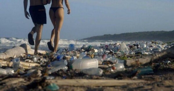 Το Pornhub γύρισε το «πιο βρώμικο βίντεο όλων των εποχών» για να σώσει τους ωκεανούς από τα σκουπίδια