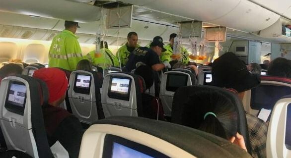 Πανικός και τραυματίες σε πτήση από αναταράξεις - Αεροσκάφος χρειάστηκε να κάνει κατεπείγουσα προσγείωση στη Χαβάη