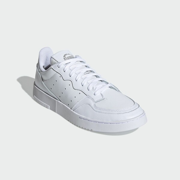 Mε αυτά τα sneakers θα πας από το κέντρο της πόλης μέχρι το beach bar