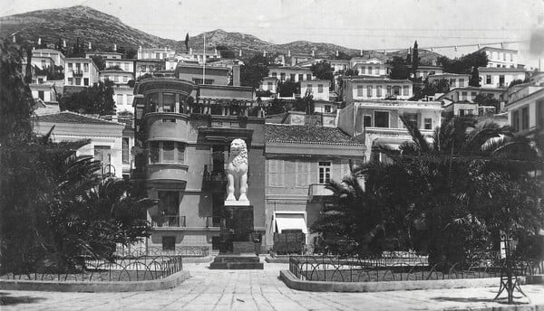 Το λιοντάρι στην πλατεία Πυθαγόρα της Σάμου
