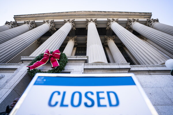 WSJ: Όσο διαρκέσει το shutdown δε θα δημοσιοποιούνται οικονομικά στοιχεία από το υπουργείο Εμπορίου