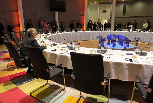 Σύνοδος Κορυφής ΕΕ: Ξαναρχίζουν οι συνομιλίες - Ύστατη προσπάθεια να βρεθεί λύση