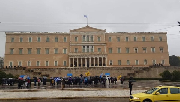 Καμιά πενηνταριά όλοι κι όλοι στο Σύνταγμα για το συλλαλητήριο