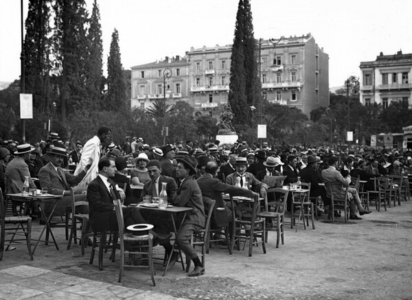 Ένα καλοκαιρινό απόγευμα του 1927 στην Πλατεία Συντάγματος