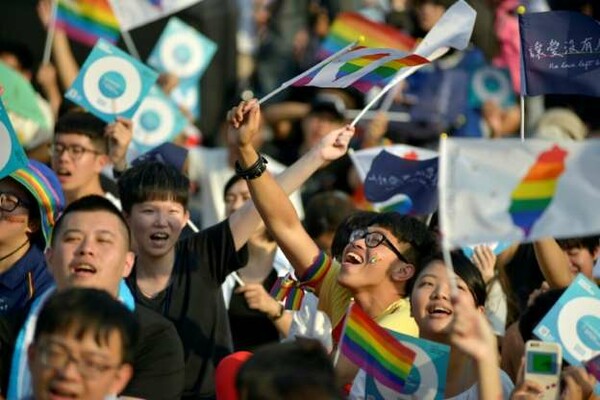 Ιστορική απόφαση στην Ταϊβάν - Η πρώτη χώρα που νομιμοποίησε γάμους ομόφυλων ζευγαριών