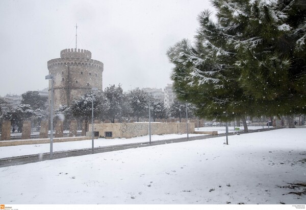 Θεσσαλονίκη με χιόνι ξανά - Στα λευκά όλη η πόλη και χειμωνιάτικο τοπίο