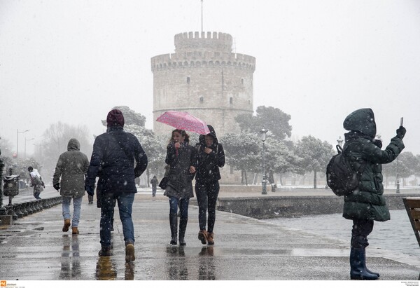 Θεσσαλονίκη με χιόνι ξανά - Στα λευκά όλη η πόλη και χειμωνιάτικο τοπίο