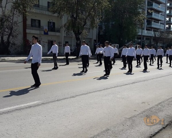 Θεσσαλονίκη: Μαθητές φώναζαν συνθήματα για τη Μακεδονία στην παρέλαση