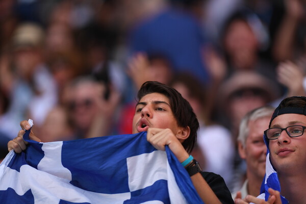 H στιγμή που ο Τσιτσιπάς αντιλαμβάνεται τον θρίαμβο - Δάκρυσε από χαρά, κατέρρευσε, γελούσε