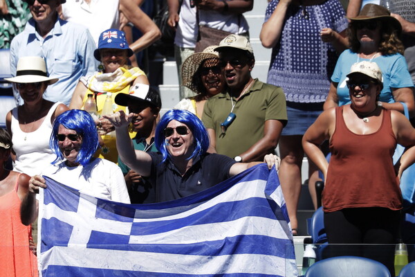 H στιγμή που ο Τσιτσιπάς αντιλαμβάνεται τον θρίαμβο - Δάκρυσε από χαρά, κατέρρευσε, γελούσε