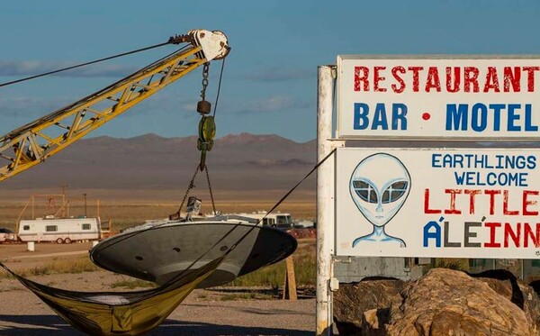 Ξεκίνησε για πλάκα, αλλά σήμερα φανς των UFO άρχισαν να συγκεντρώνονται στην Area 51