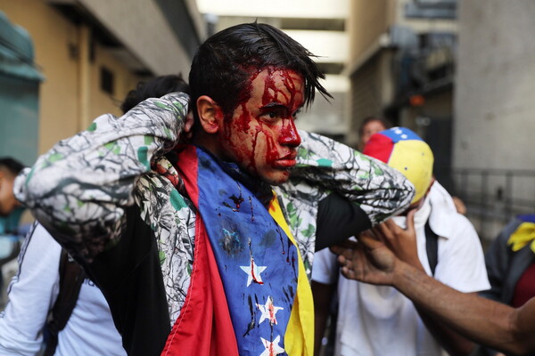 Κλιμακώνεται η ένταση στη Βενεζουελα- Ο Μαδούρο διέκοψε διπλωματικές σχέσεις με τις ΗΠΑ