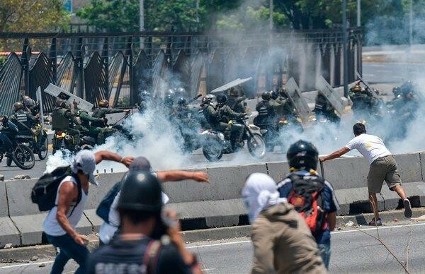 Βενεζουέλα: Πέντε νεκροί και 233 συλλήψεις στις ταραχές