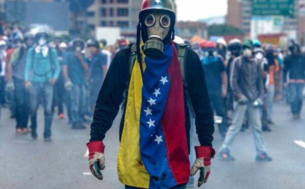 Βενεζουέλα: Μαδούρο και Γκουαϊδό βγάζουν τον κόσμο σε διαδηλώσεις σήμερα