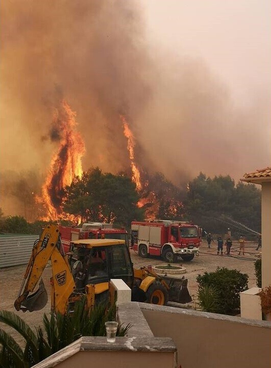 Μαίνεται η πυρκαγιά στην Ζάκυνθο - Εκκενώνεται και δεύτερο χωριό