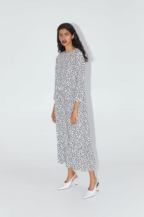 Zara: Πώς ένα πουά φόρεμα των 45 ευρώ εκτόξευσε τις πωλήσεις