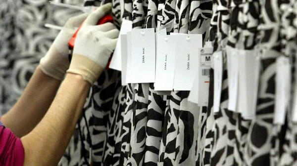 Ακόμη και αυτό που γίνεται με τα Zara στην Ελλάδα, δείχνει γιατί ο παγκόσμιος κολοσσός πρέπει να «σκοτώσει» την μόδα