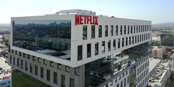 To Netflix σταματά τις παραγωγές λόγω του κορωνοϊού