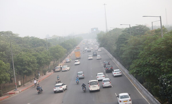 Πνίγεται στο νέφος το Νέο Δελχί - Ακραίες καταστάσεις από τη ρύπανση