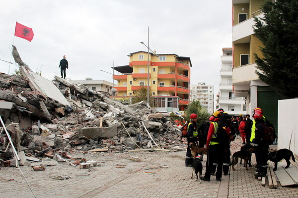 Η Αλβανία θρηνεί 50 νεκρούς από το σεισμό - Τέλος οι επιχειρήσεις διάσωσης