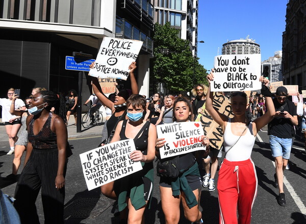 Παγκόσμια η οργή για τη δολοφονία του Τζορτζ Φλόιντ - Διαμαρτυρίες και στην Ευρώπη